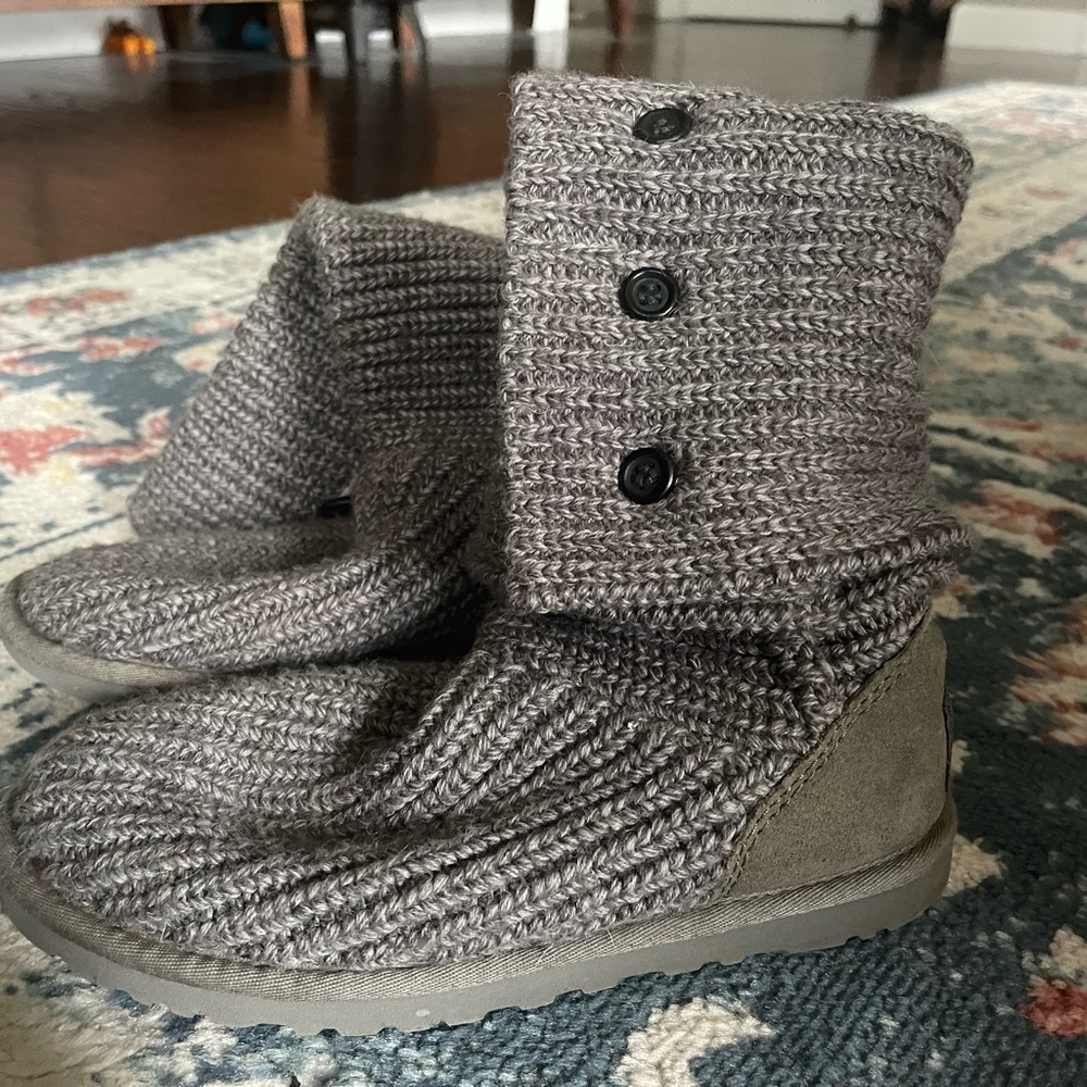 Sweater Uggs- Very good condition!
